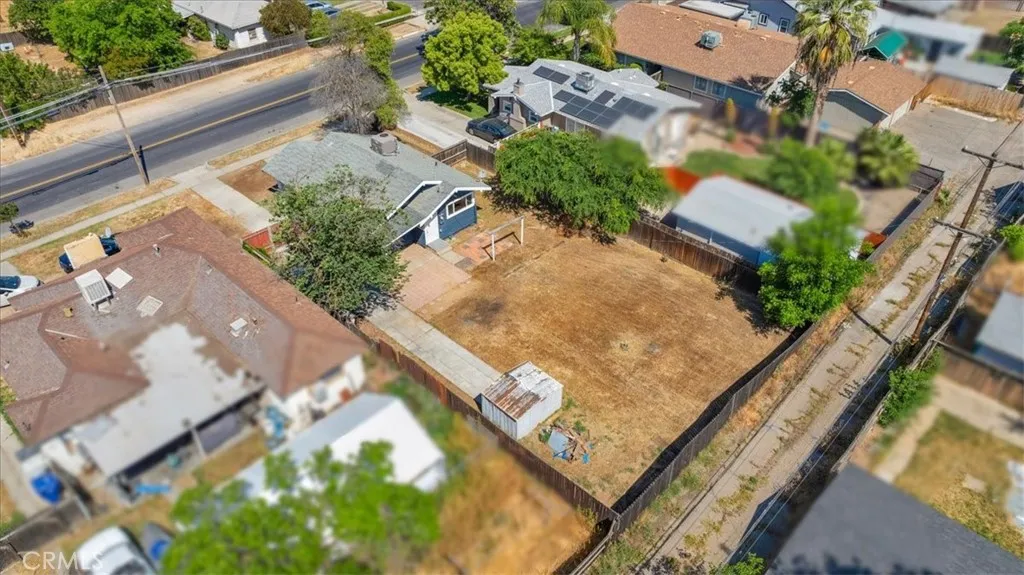 1906 N Fruit Avenue, Fresno, California 93705 home-pic-4