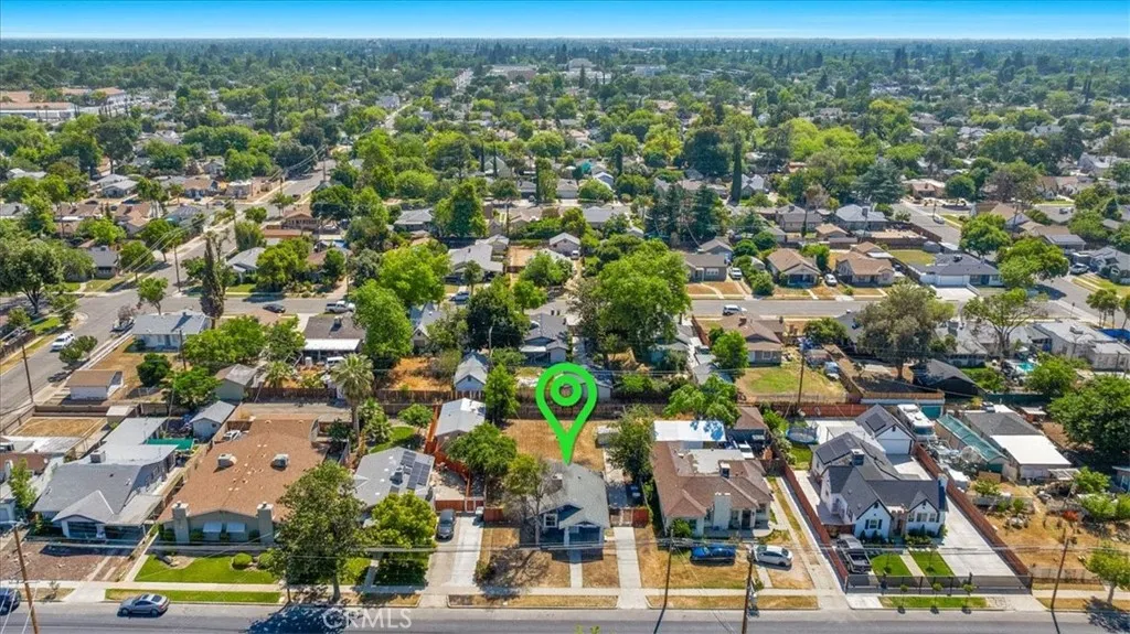 1906 N Fruit Avenue, Fresno, California 93705 home-pic-12