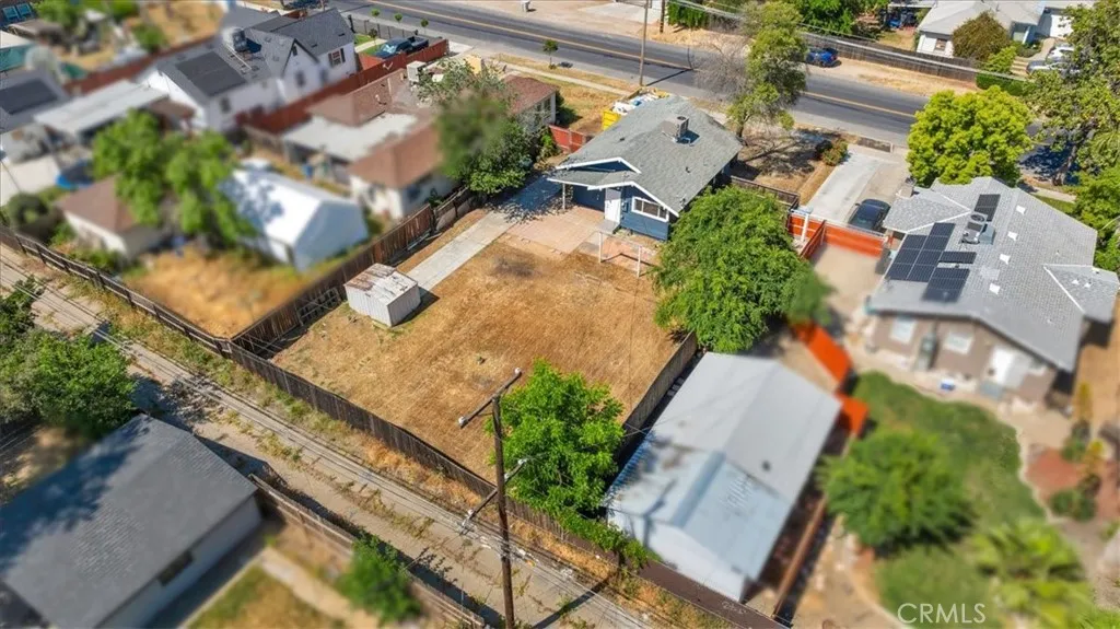1906 N Fruit Avenue, Fresno, California 93705 home-pic-6