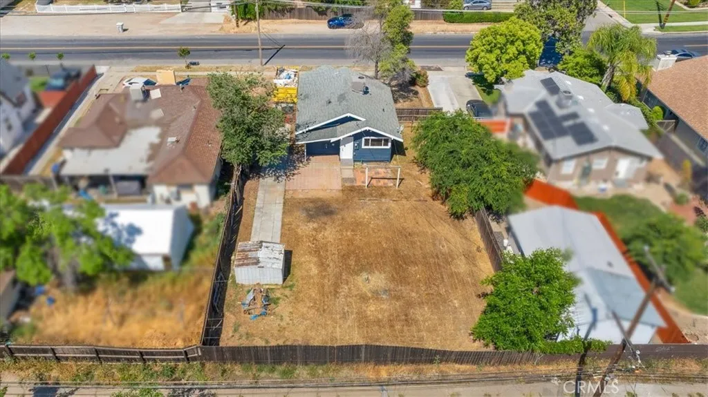 1906 N Fruit Avenue, Fresno, California 93705 home-pic-5