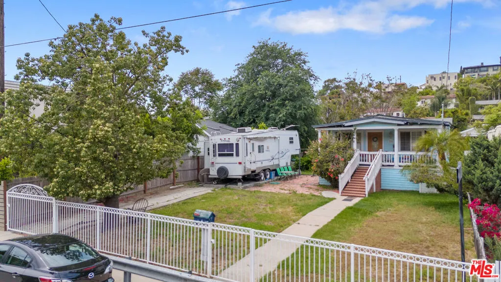 2153 Avon Street, Los Angeles, California 90026 home-pic-2