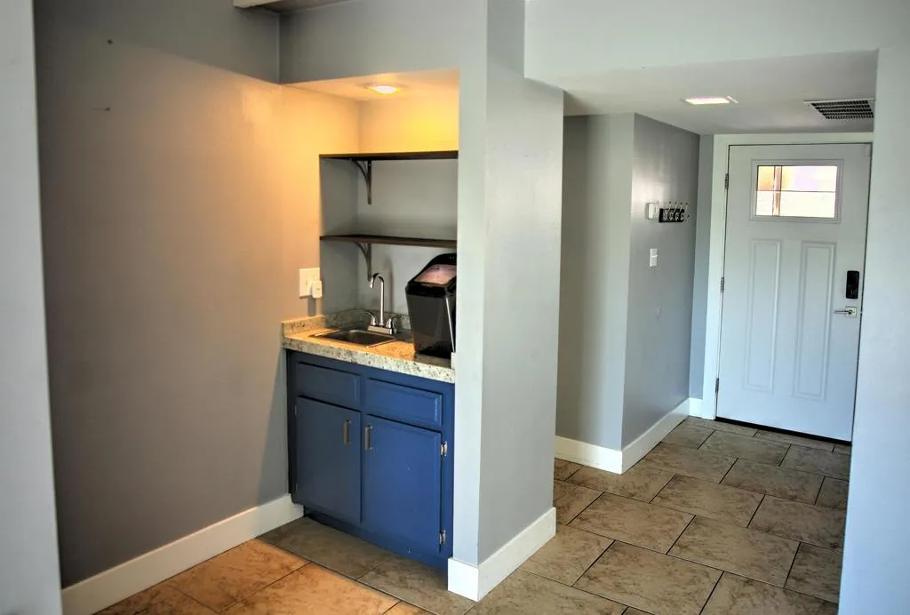 49380 Eisenhower Drive, Indio, California 92201 home-pic-5