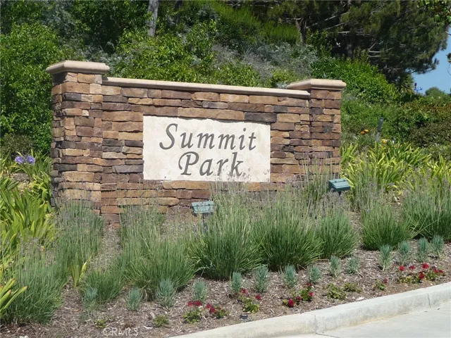 Summit Park offer many amenities.