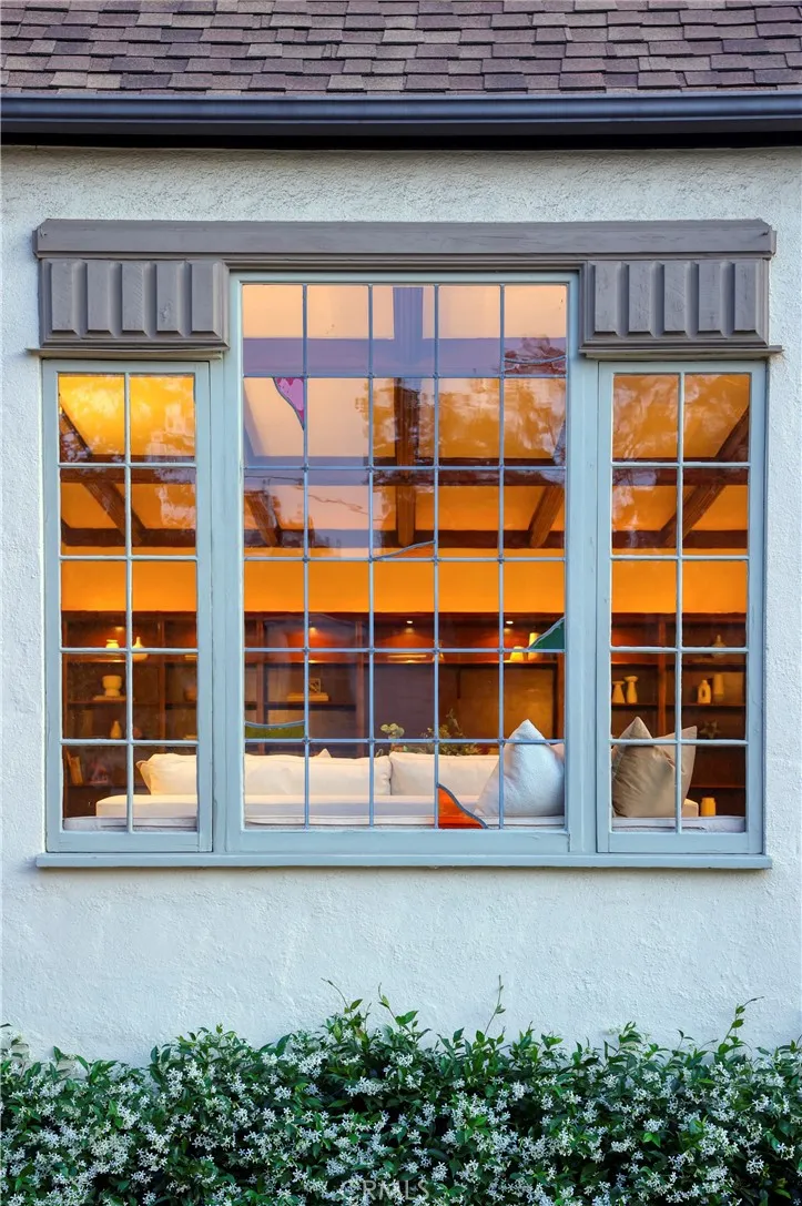 1836 Crestmont Court, Glendale, California 91208 home-pic-10