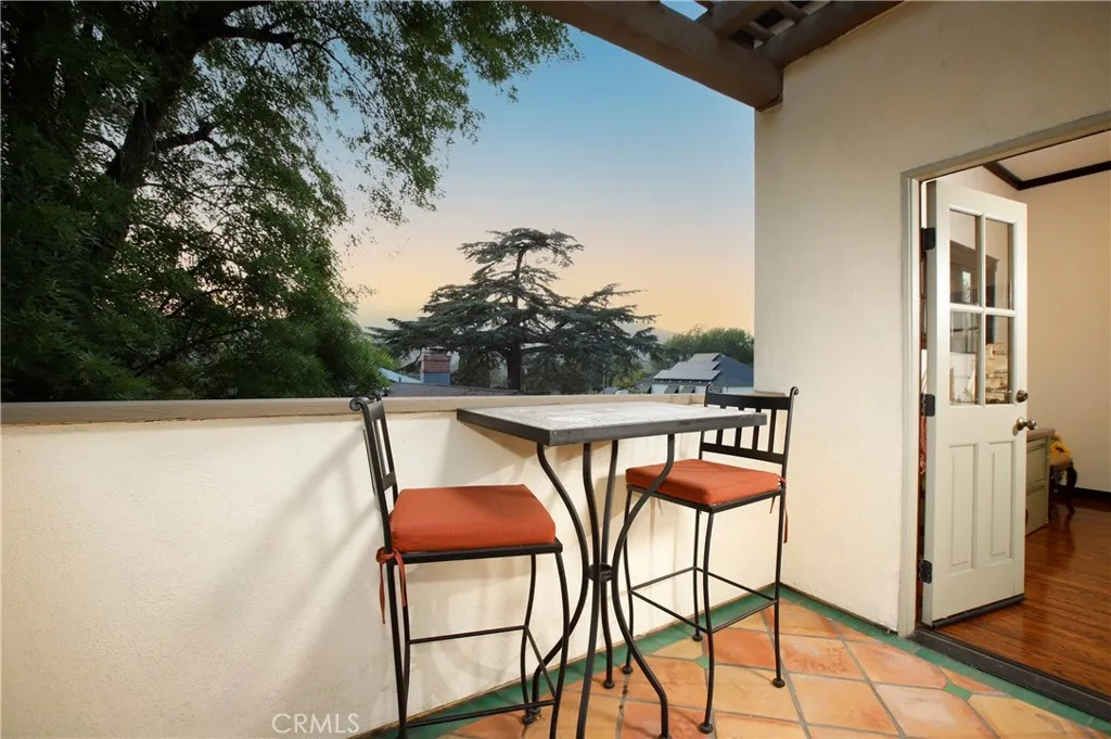 1836 Crestmont Court, Glendale, California 91208 home-pic-13