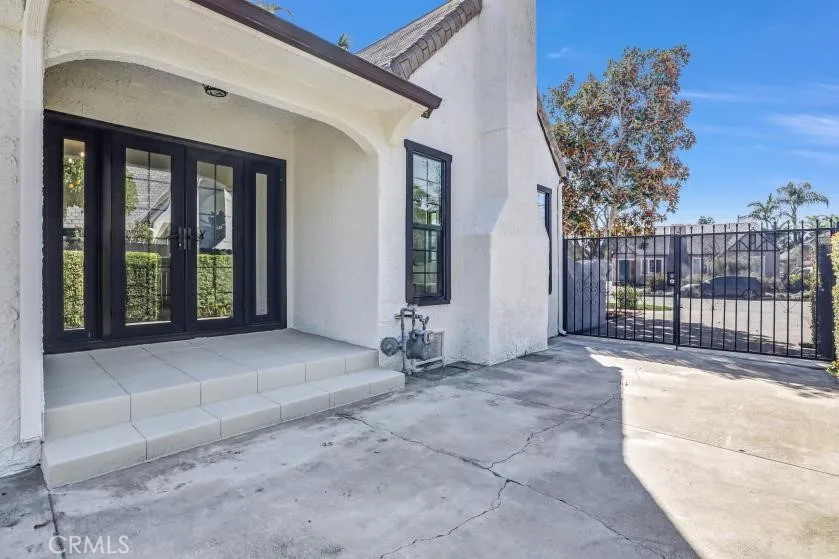 2327 Bonnie Brae, Santa Ana, California 92706 home-pic-33