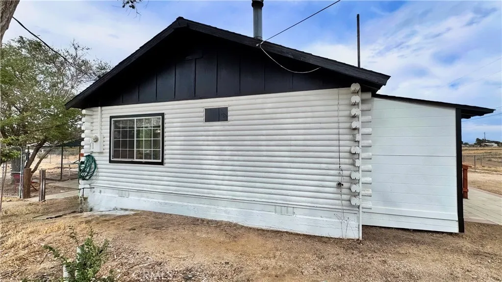 11213 Monte Vista Road, Phelan, California 92371 home-pic-3