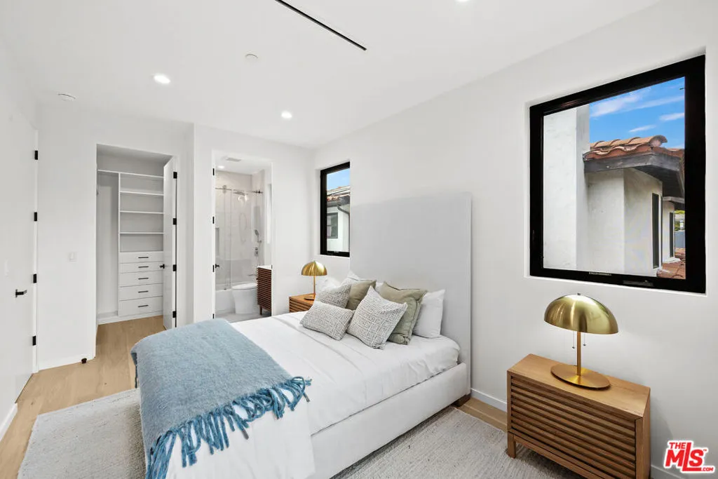 2631 Castle Heights Place, Los Angeles, California 90034 home-pic-41