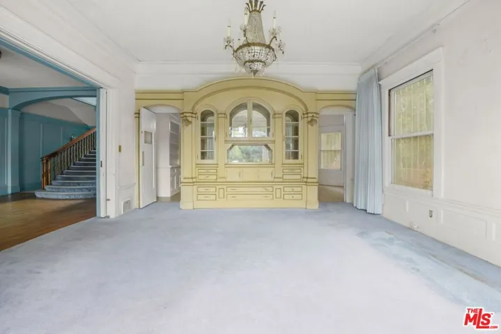 Dining Room/Foyer View