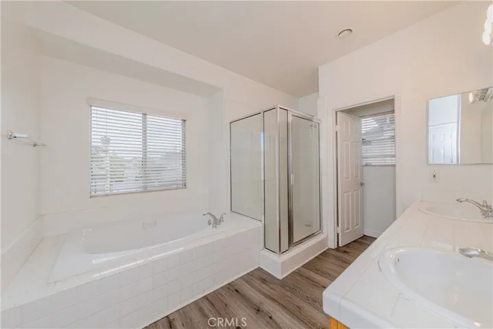 Master bathroon
