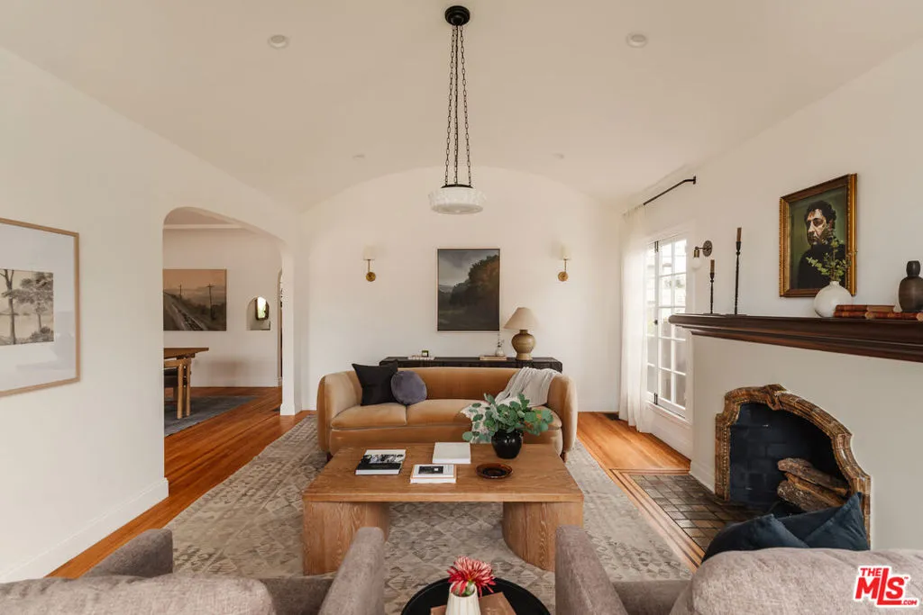 3029 S Norton Avenue, Los Angeles, California 90018 home-pic-8