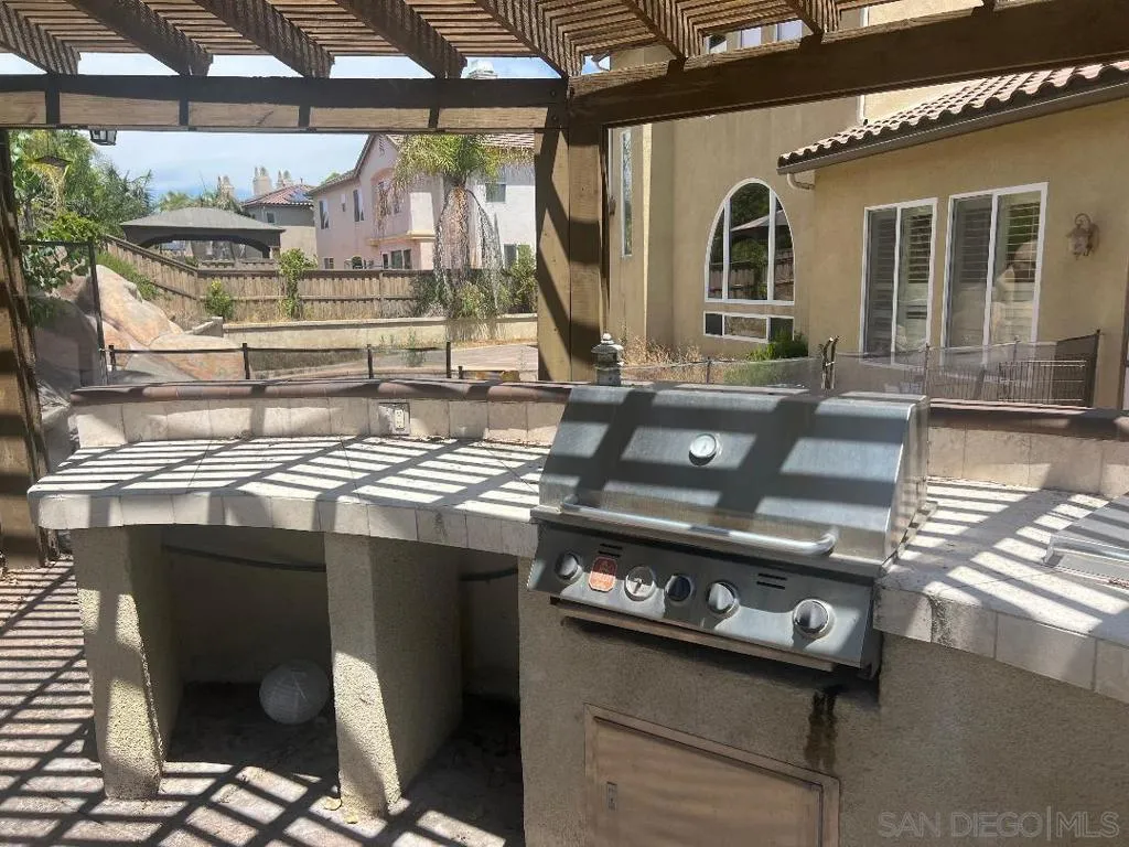 1328 N Paradise Ridge Way, Chula Vista, California 91915 home-pic-6