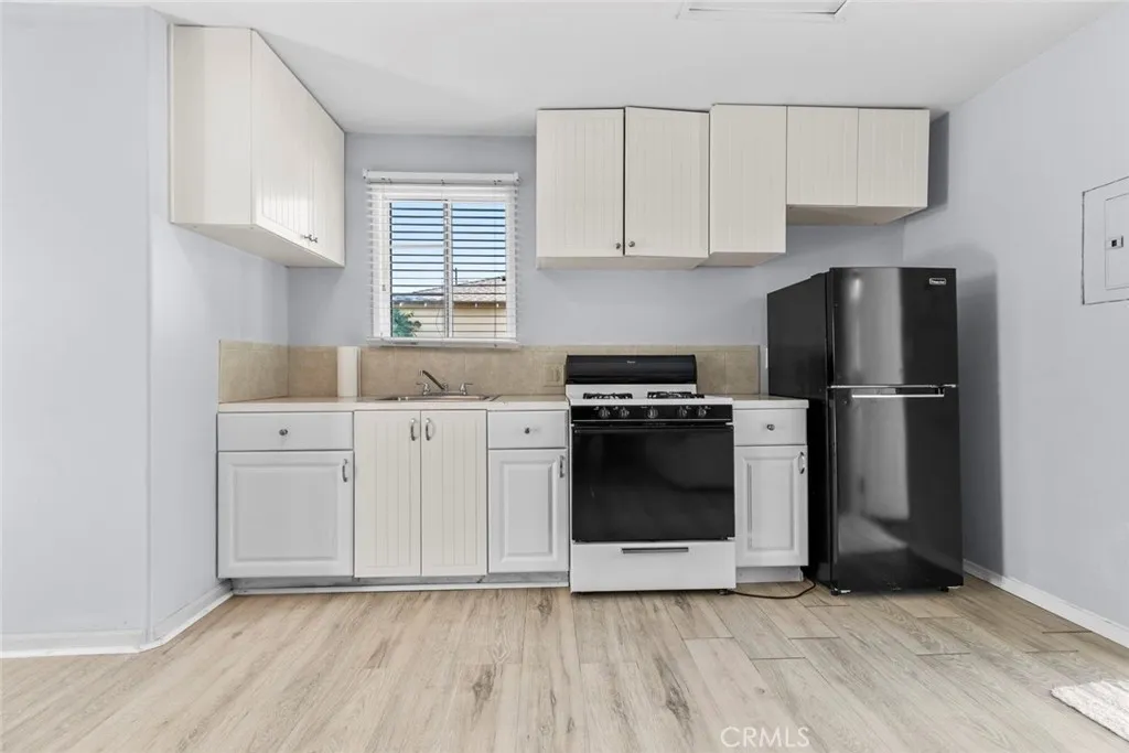 5741 Tobias Avenue, Sherman Oaks, California 91411 home-pic-36