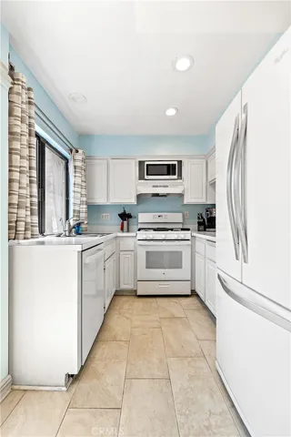101 W Riverdale Avenue 23, Orange, California 92865