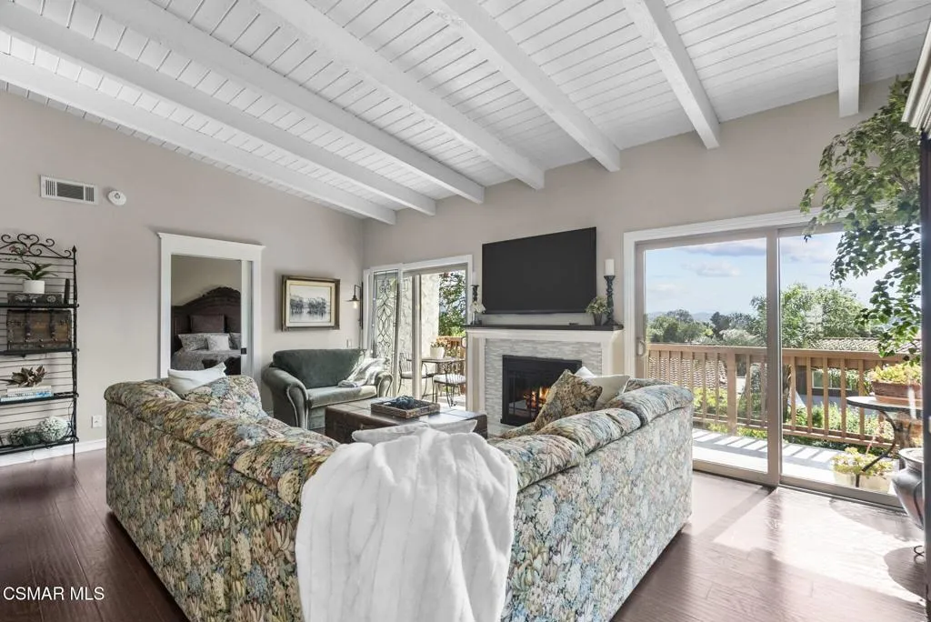 897 Woodlawn Drive, Thousand Oaks, California 91360 home-pic-9