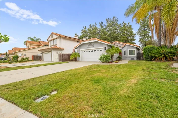 Great curb appeal in the front of the home.