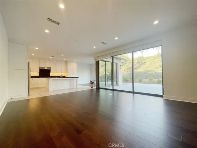 101 Della, Irvine, California 92602