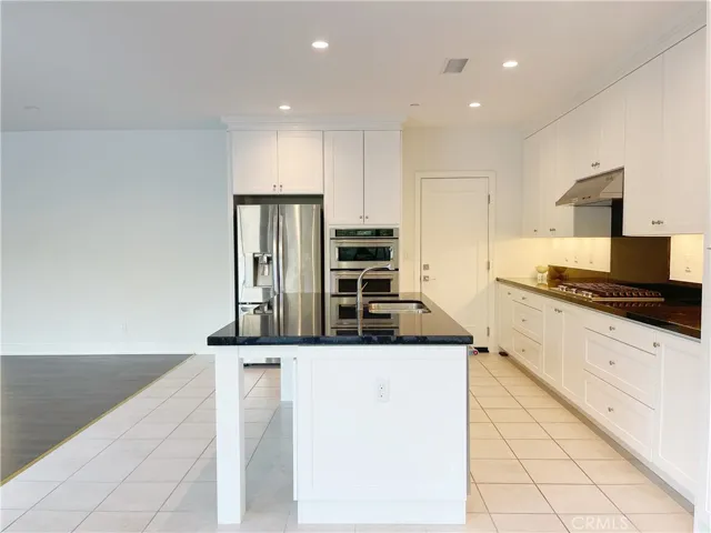 101 Della, Irvine, California 92602
