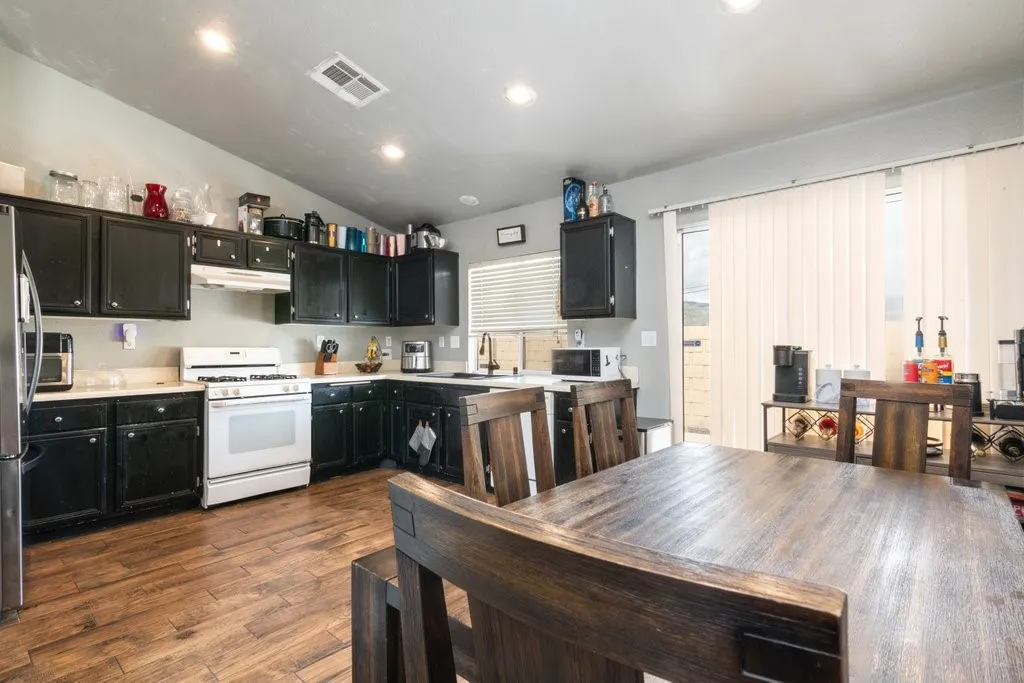 2001 Teco Drive, San Jacinto, California 92583 home-pic-2