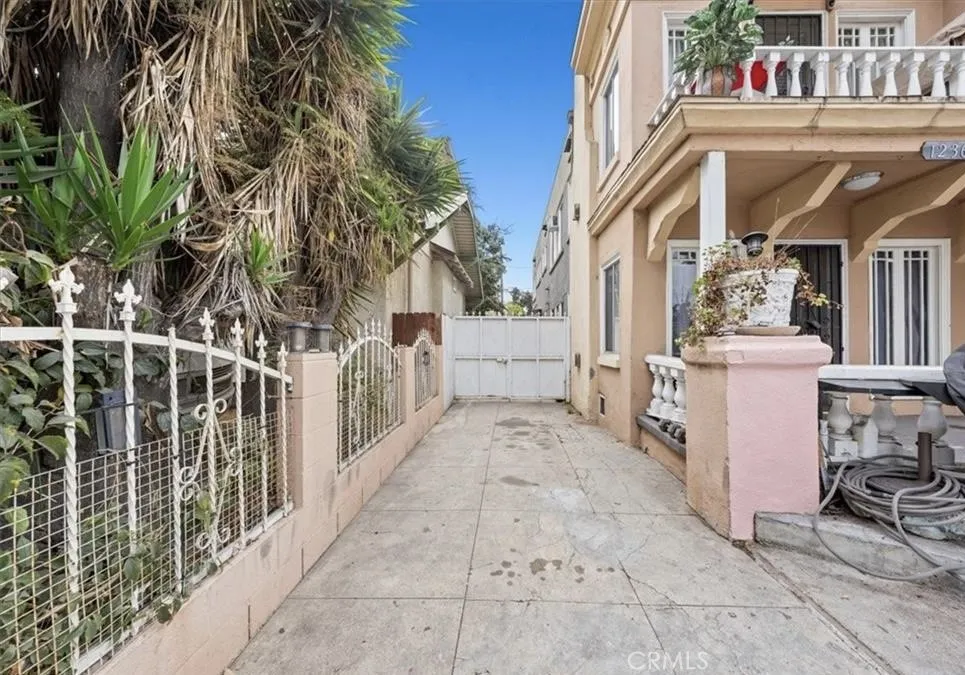 1236 W Martin Luther King Jr., Los Angeles, California 90037 home-pic-4