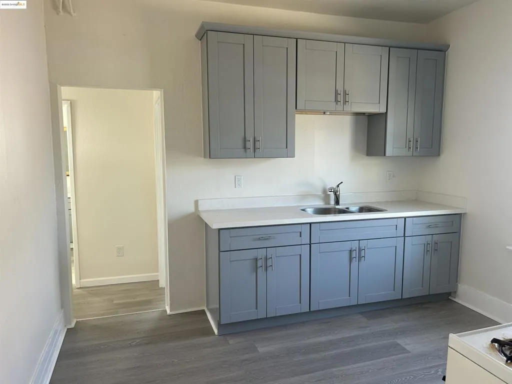 2017 27th Ave, Oakland, California 94601 home-pic-8