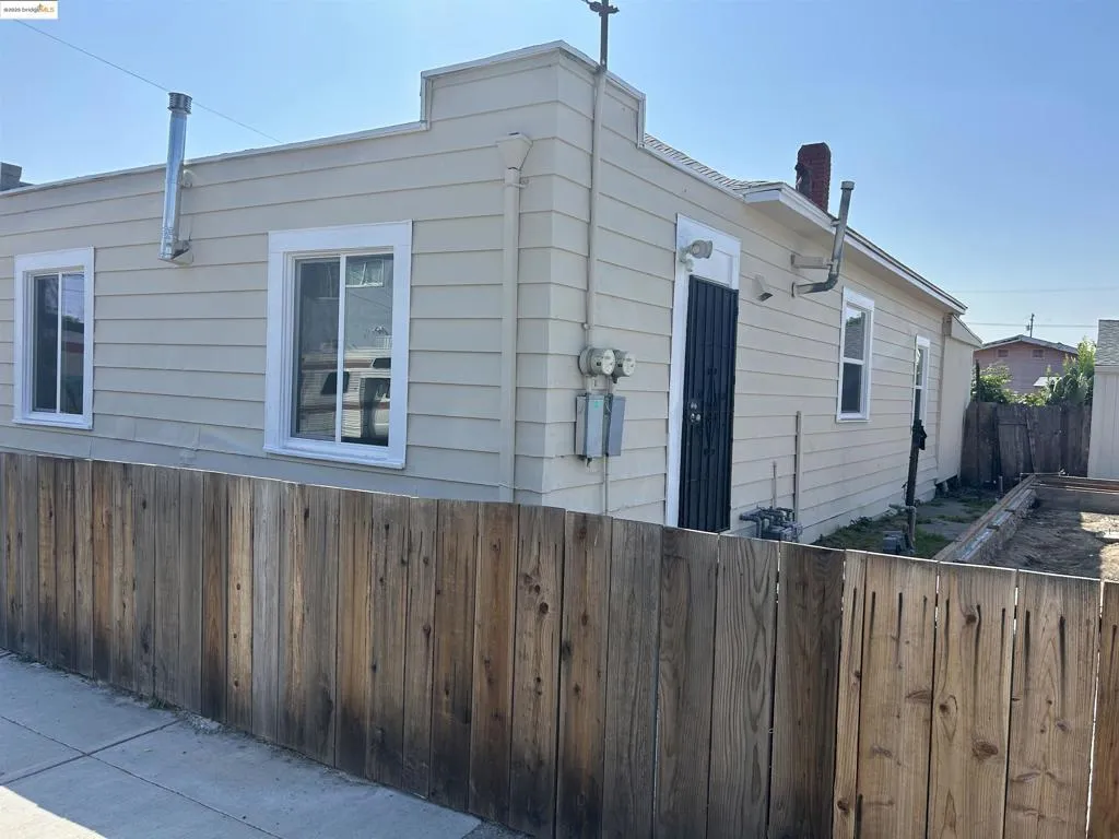 2017 27th Ave, Oakland, California 94601 home-pic-1