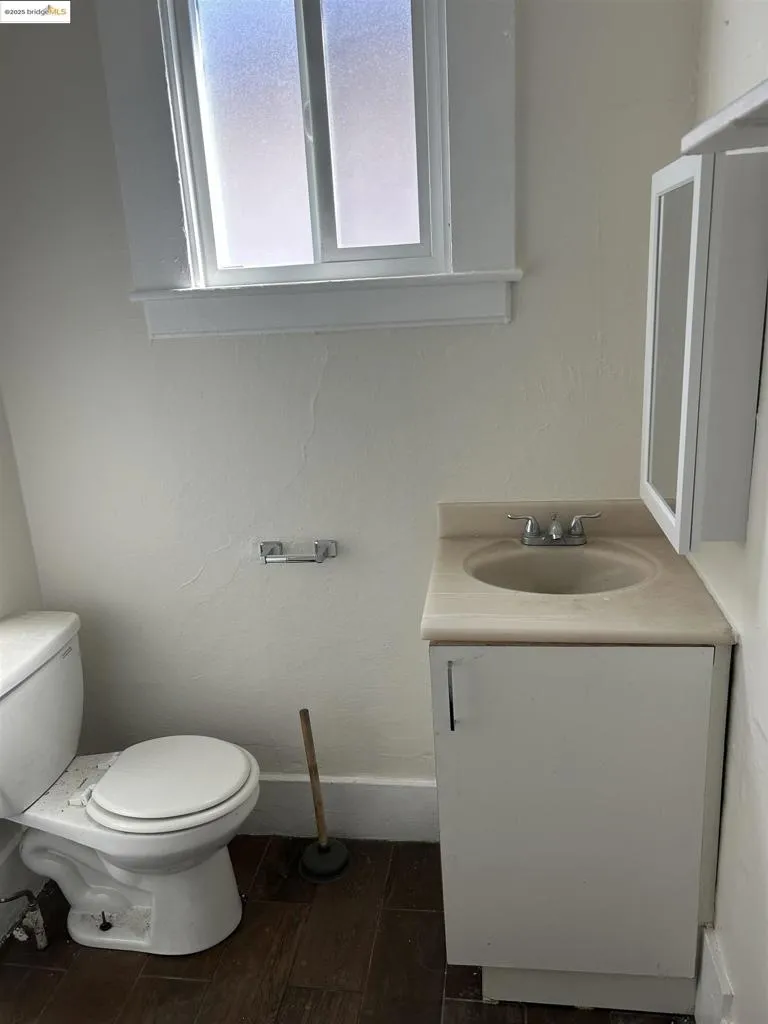 2017 27th Ave, Oakland, California 94601 home-pic-16