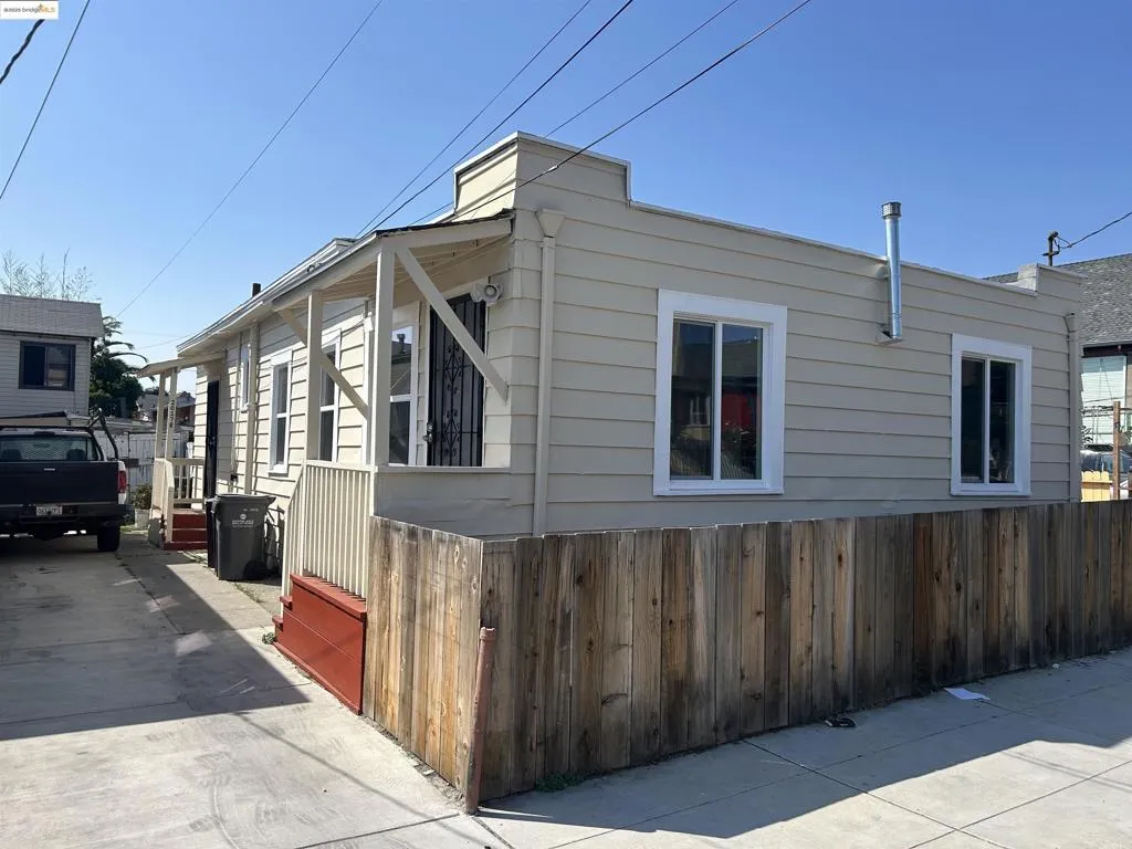 2017 27th Ave, Oakland, California 94601 home-pic-2