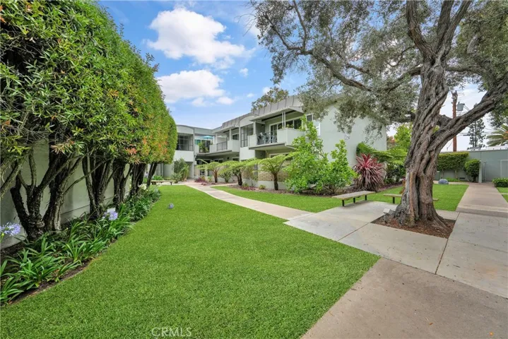 Impeccable grounds everywhere.  Super quiet location.