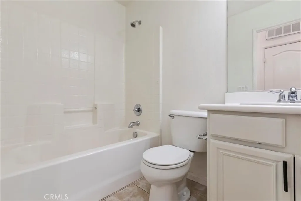 21567 Coral Rock Lane, Wildomar, California 92595 home-pic-33