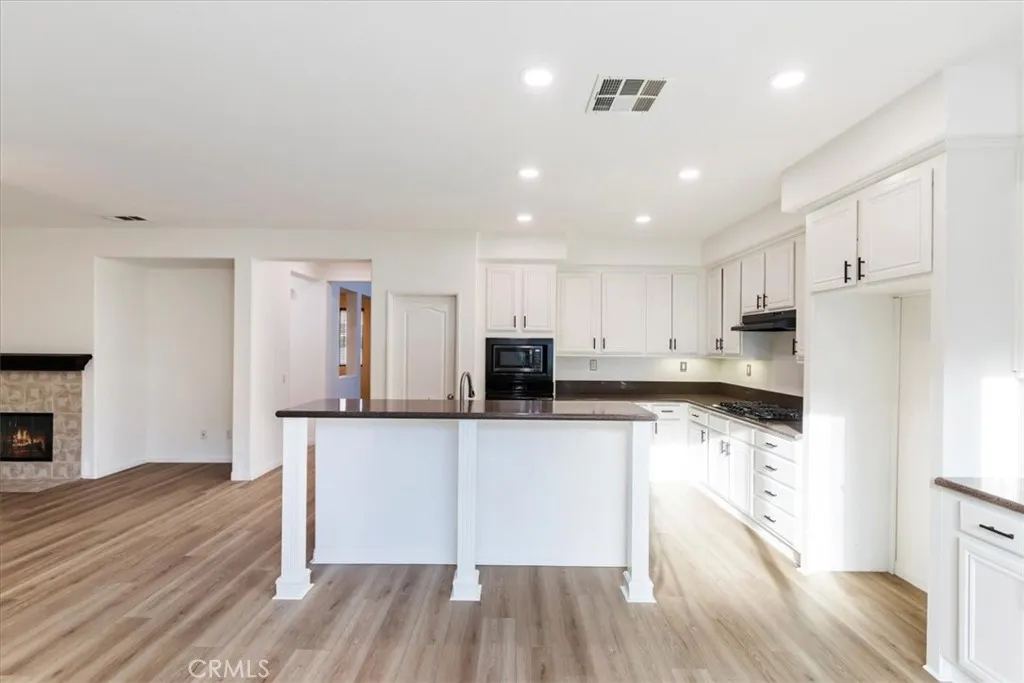 21567 Coral Rock Lane, Wildomar, California 92595 home-pic-3