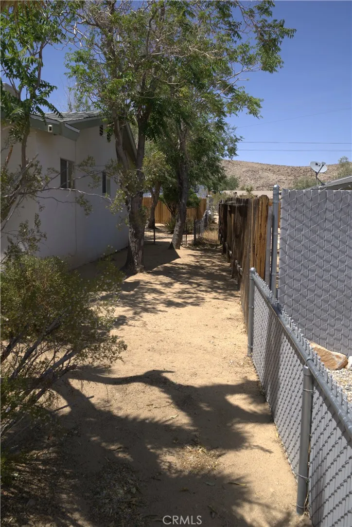 61740 Oleander Drive, Joshua Tree, California 92252 home-pic-24