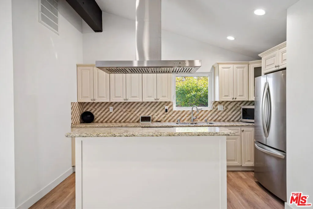 19536 Wells Drive, Tarzana, California 91356 home-pic-58