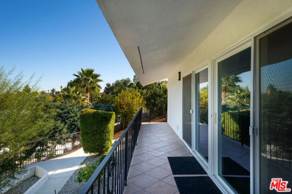 19536 Wells Drive, Tarzana, California 91356 home-pic-66