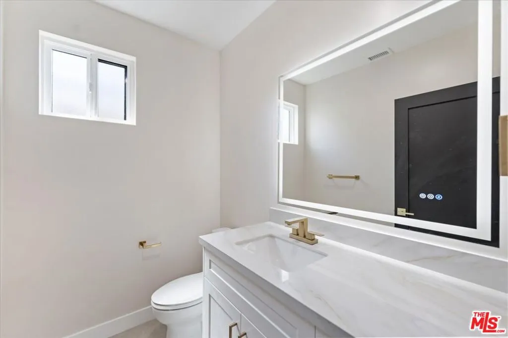 5530 Geer Street, Los Angeles, California 90016 home-pic-11