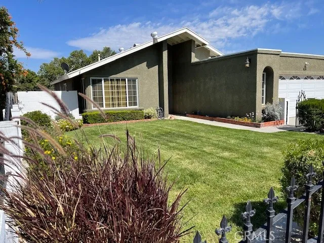 5674 Avenue Juan Bautista, Jurupa Valley, California 92509