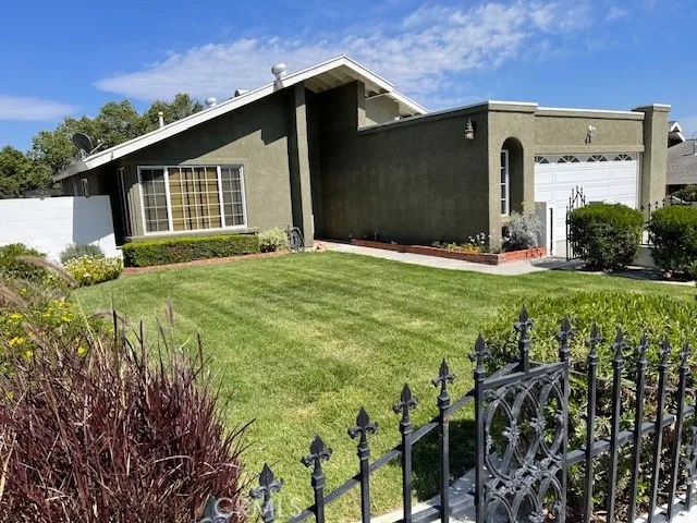 5674 Avenue Juan Bautista, Jurupa Valley, California 92509