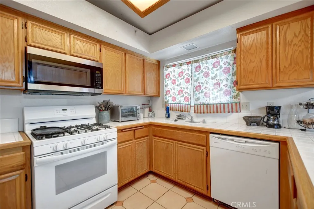 24880 Balestrieri Road, Hemet, California 92544 home-pic-10