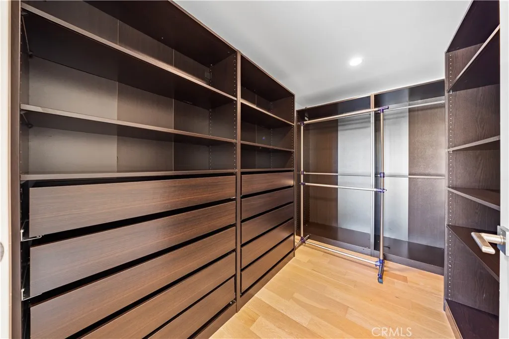 2939 Leeward Avenue 415, Los Angeles, California 90005 home-pic-19