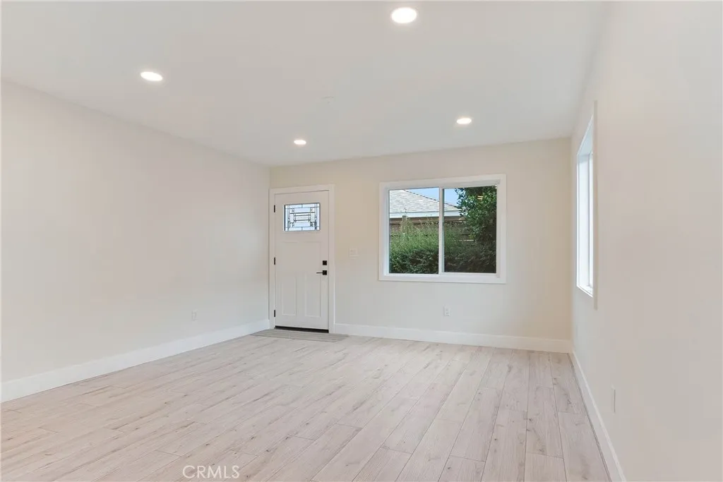 6300 E Fairbrook Street, Long Beach, California 90815 home-pic-14