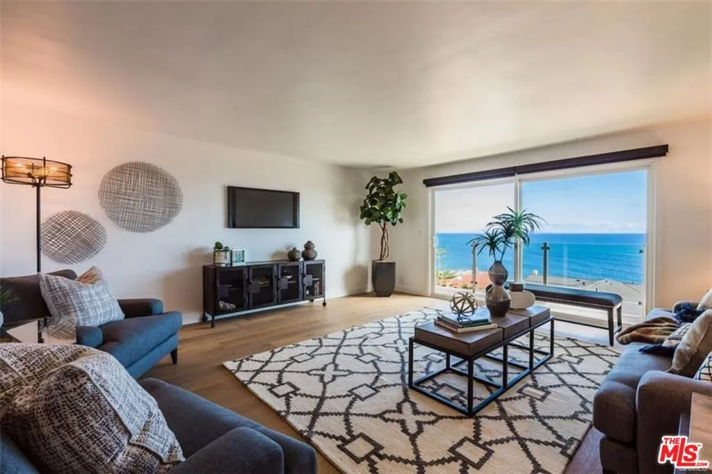 18203 Coastline Drive 9, Malibu, California 90265, 2 Bedrooms Bedrooms, ,2 BathroomsBathrooms,Residential Lease,For Rent,Coastline,25549821