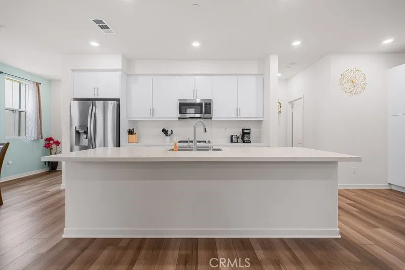 8254 Traveller Street, Chino, California 91708 home-pic-10