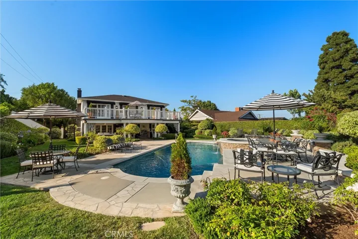 Pool side enjoyment to the fullest.