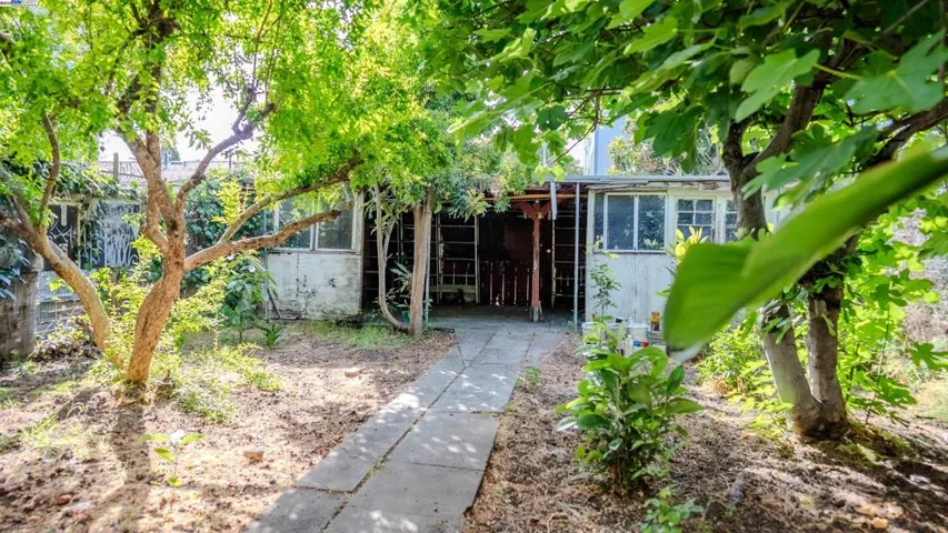 1711 40th Ave, Oakland, California 94601