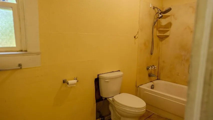1711 40th Ave, Oakland, California 94601