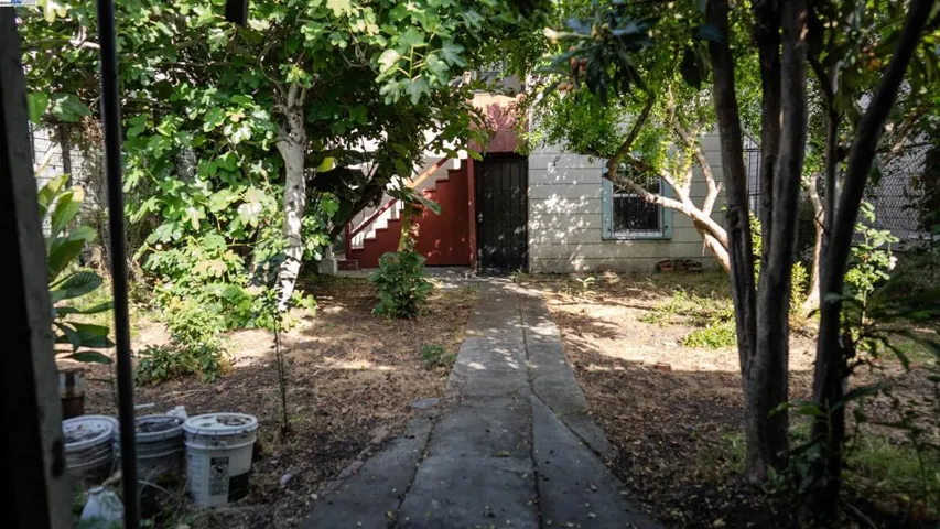 1711 40th Ave, Oakland, California 94601