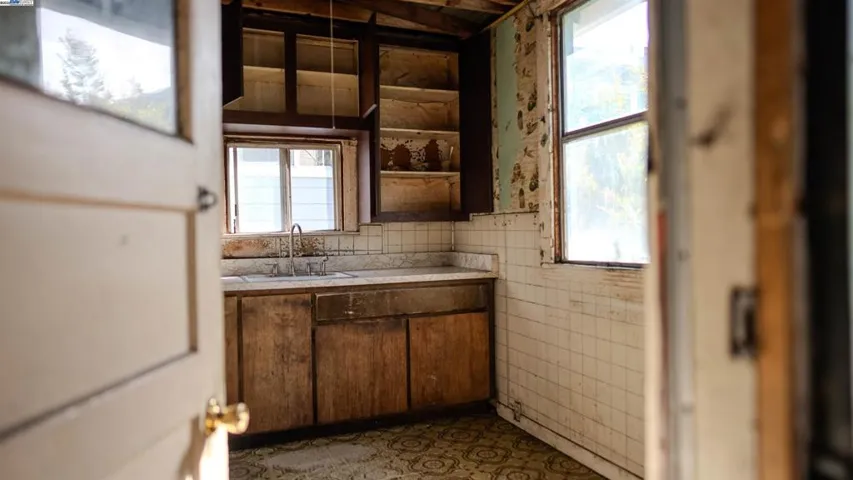 1711 40th Ave, Oakland, California 94601