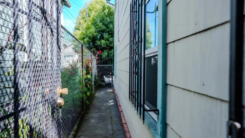 1711 40th Ave, Oakland, California 94601