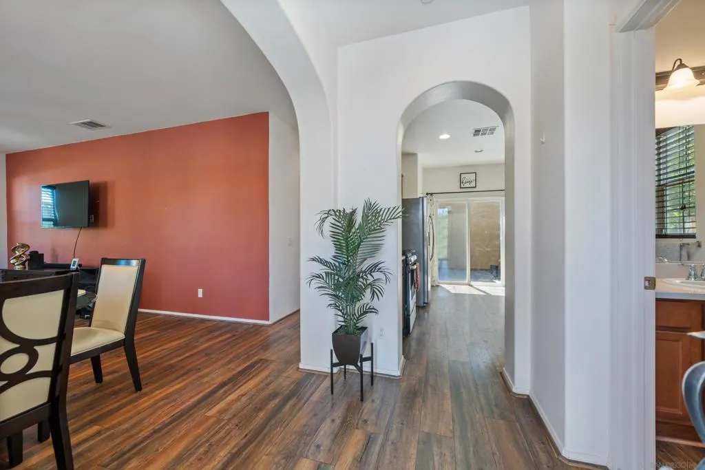 37390 Paseo Violeta, Murrieta, California 92563 home-pic-1