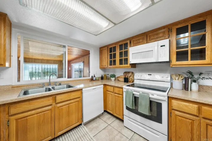 318 Vecino Court, Spring Valley, California 91977